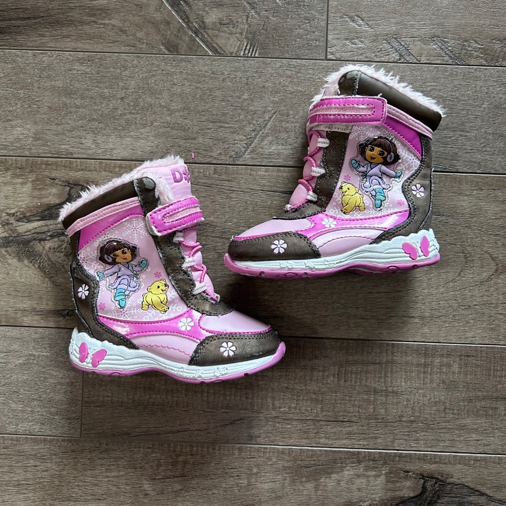 Y2K 2011 Girls Dora the Explorer Graphic Pink Winter Fur Lined Snow Boots Sz 6